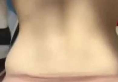 婦女節家裡面全是親戚❤️把親姐拉到廁所里強操她最後內射到她的屁眼裡乾的太猛姐姐差點叫出來被親戚們聽見 (2)