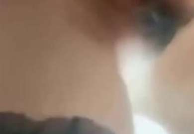 Short hair black silk girl, brother fuck me hard, slim figure, big tits, and I was shot hard at home by my brother and big meat stick from the first perspective.