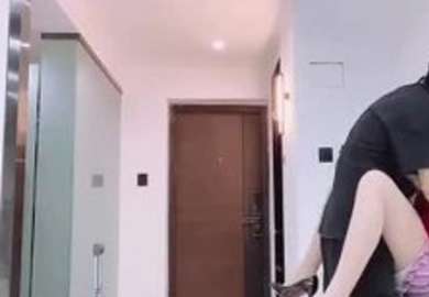 ✅绝美高颜值逆天长腿女神南航空姐淫靡的私生活，抚媚身材制服简直比空姐还有气质，超美肉丝大长腿扶腰后入