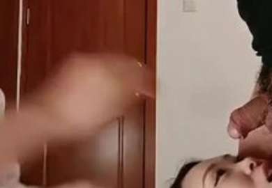 풍성 누이와 함께 형 격정 젓가락 놀이 쌍비전 내내 얼굴을 드러내며 구강 큰 수탉 달걀을 씹는 소품 젓가락을 젓가락을 젓가락