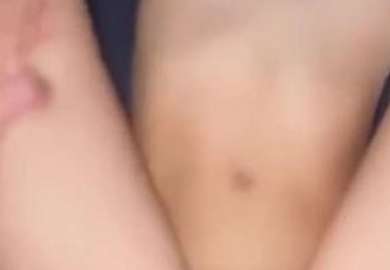 大神单身宿舍约炮刚刮过B毛的小女友 露脸猛操她的人工白虎