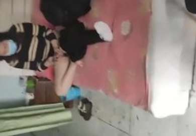 探访按摩店：城中村内找了一个轻熟女，直接无套乱艹，太爽了，没艹几下就内射了！