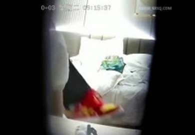 Newly leaked hotel secretly photographed JK uniforms miniskirt girl halfway through work, sex comes, no matter how much, keep working